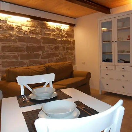 Minerva 10 Steps From Piazza Civica